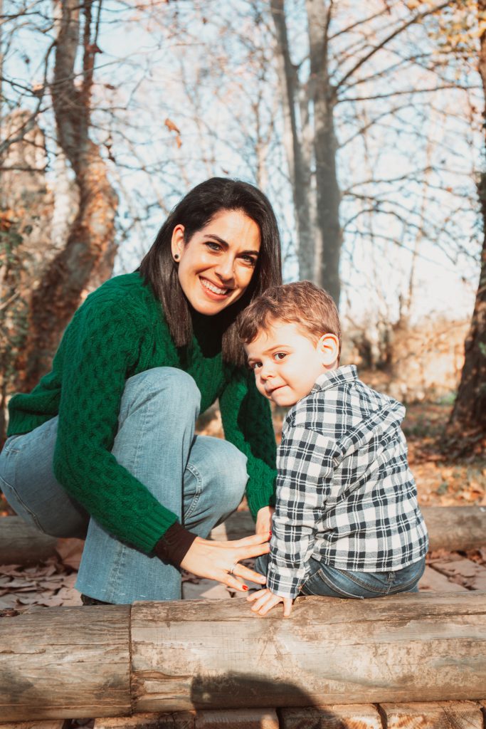 family photographer prices Aberdeen. family session outdoor